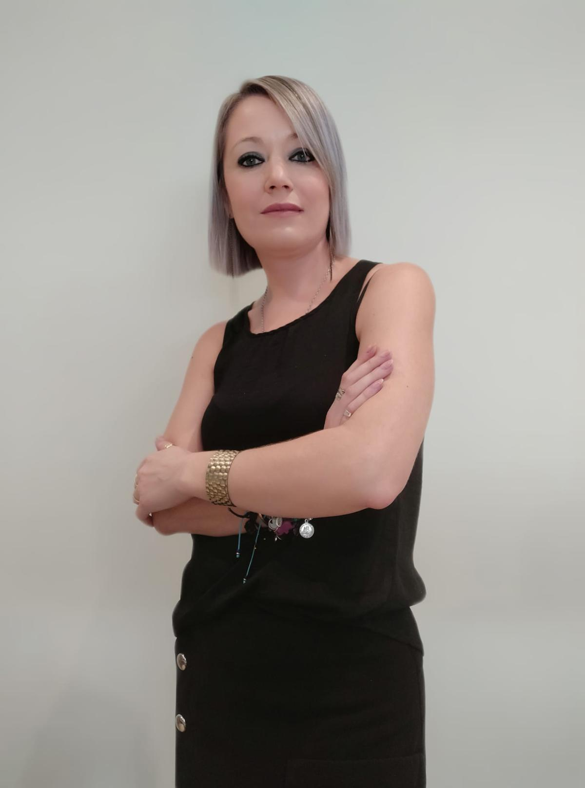 María Pomares — Información